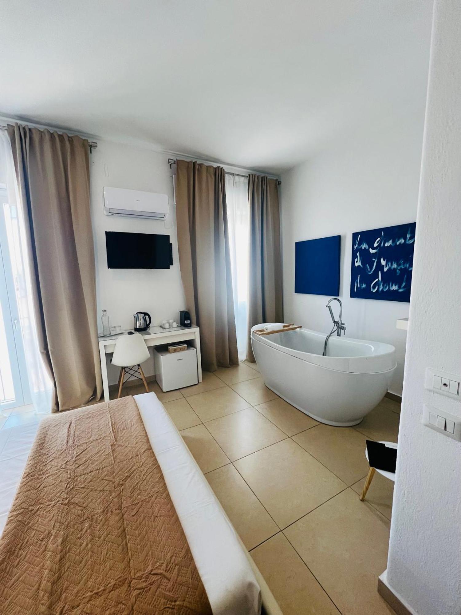 Les Chambres De Francoise Guest House Olbia Bagian luar foto