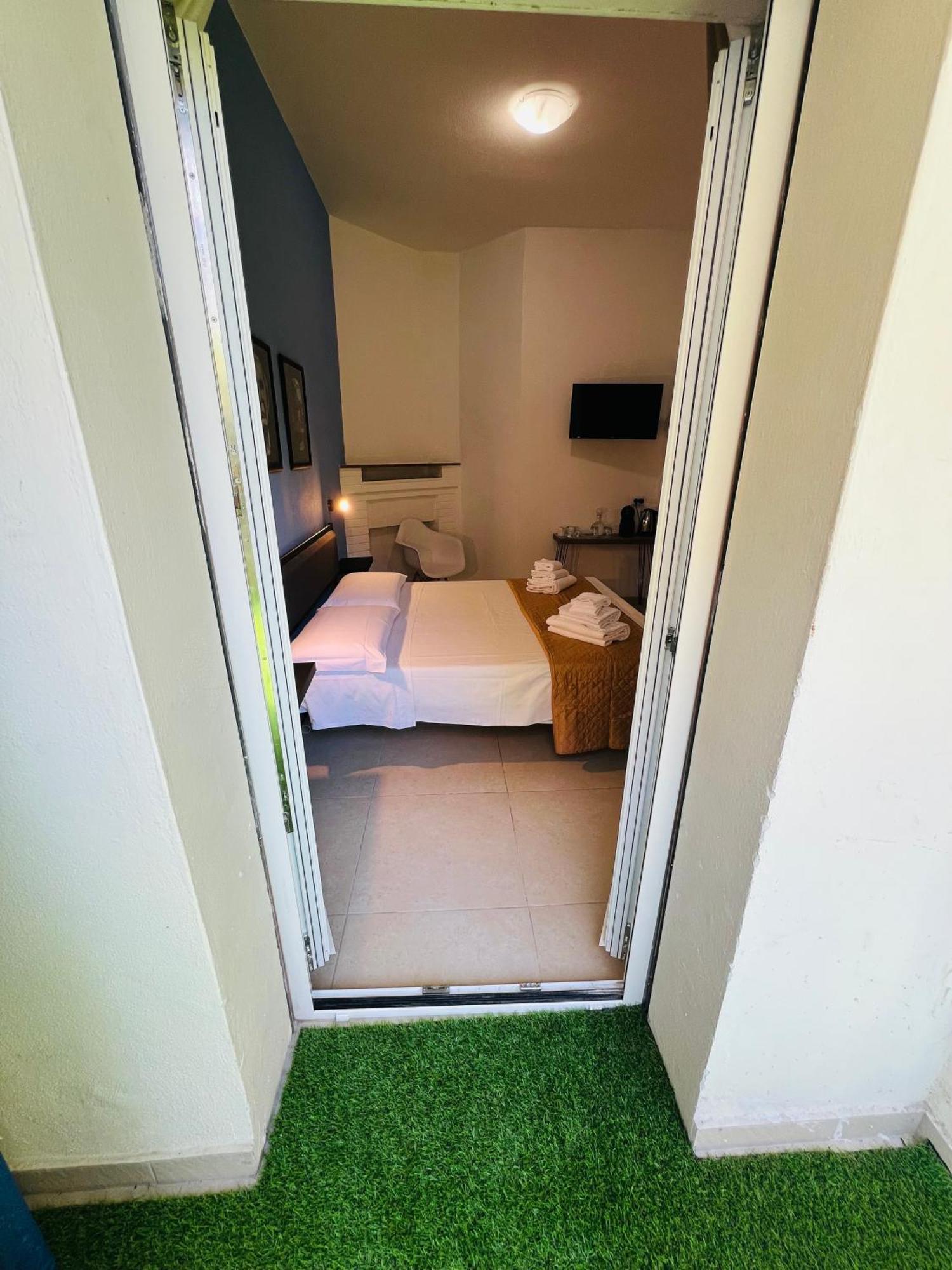 Les Chambres De Francoise Guest House Olbia Bagian luar foto